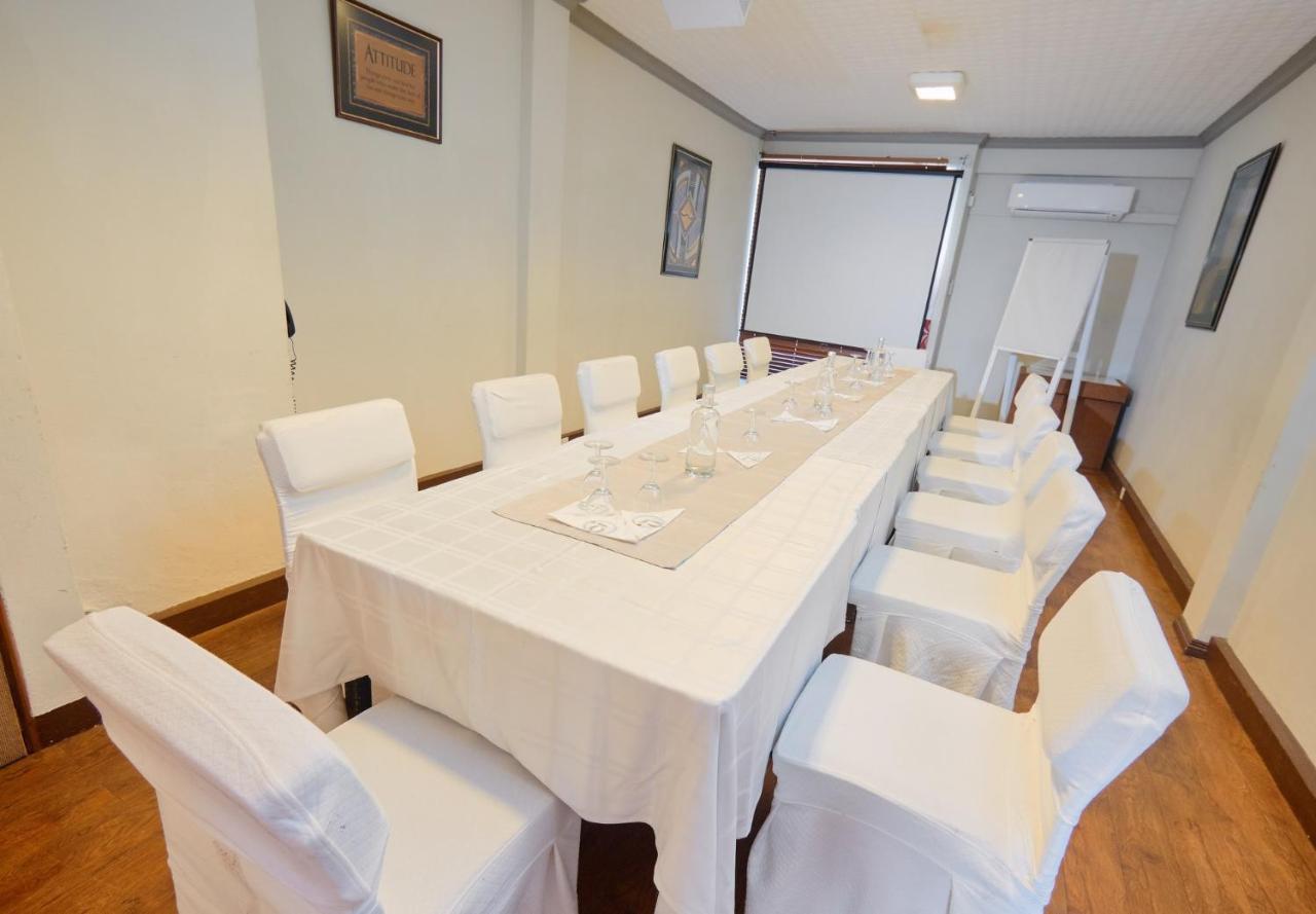Gold Crest Hotel Quatre Bornes Esterno foto
