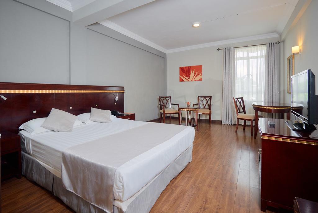 Gold Crest Hotel Quatre Bornes Esterno foto